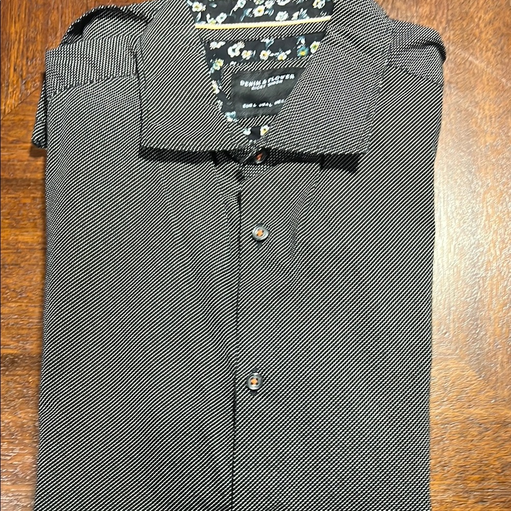 Men's Black and White short sleeve Shirt